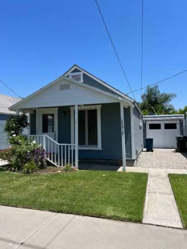 Main picture of 24800 Woodward Ave