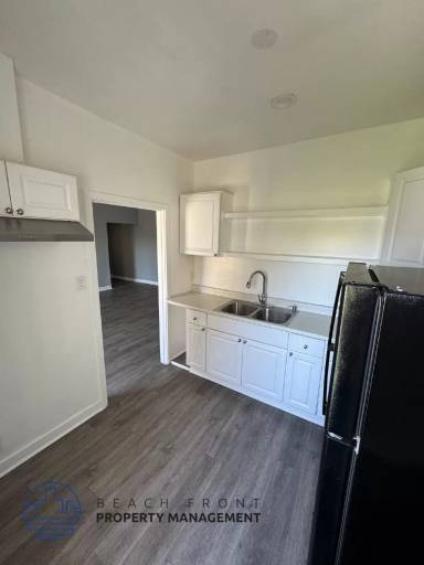 Main picture of 100 N Kenmore Ave