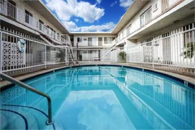 Main picture of 425 N Hobart Blvd