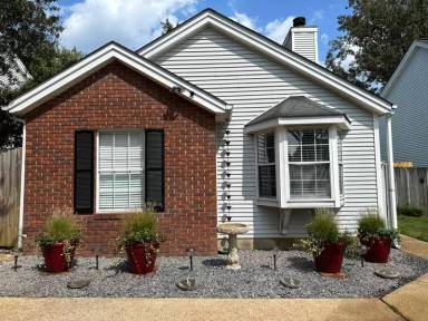 Main picture of 2811 Swallow Ln