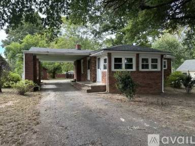 Main picture of 20 Robinson Ave