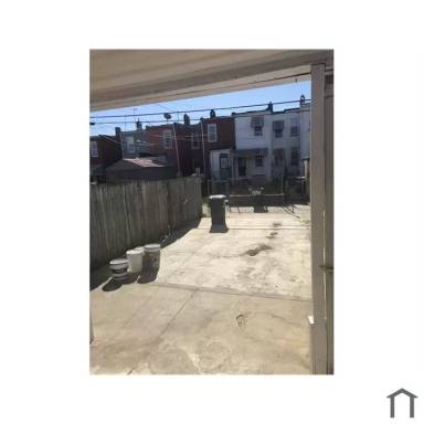 Main picture of 2815 Lake Ave