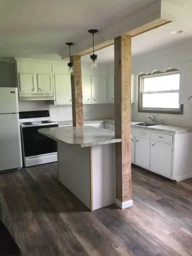 Main picture of 35 W Main St