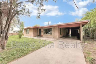 Main picture of 810 S 16th 1/2 St