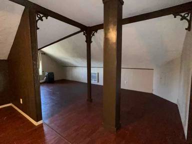 Main picture of 633 Monroe St