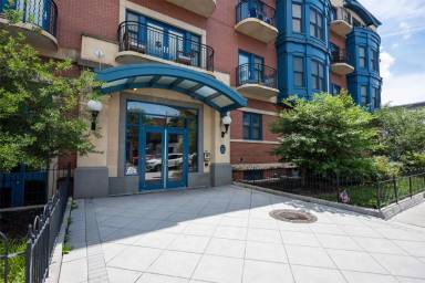 Main picture of 401 13th St NE