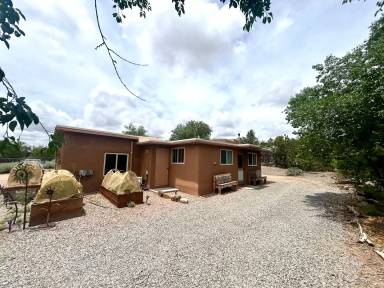 Main picture of 1709 W Alameda St