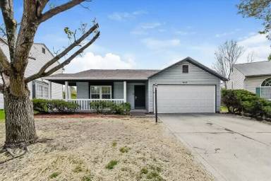 Main picture of 1825 Keystone Lakes Dr