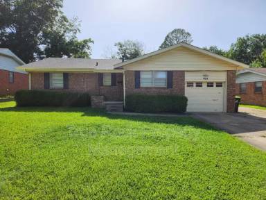 Main picture of 925 N Linda Ave