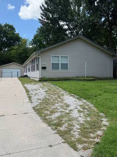 Main picture of 1727 SW Mission Ave