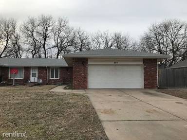 Main picture of 203 N Willow Dr