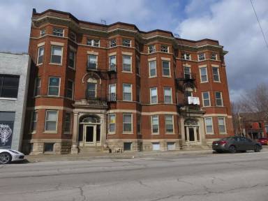 Main picture of 606 W 3rd St