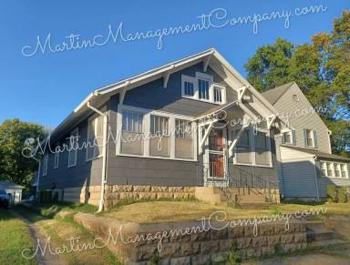 Main picture of 908 W 10th St