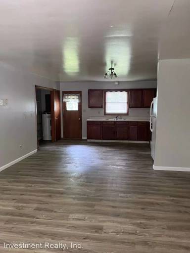 Main picture of 601 W Washington St