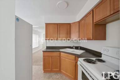Main picture of 3430 Douglas Rd