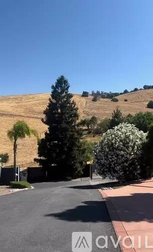 Main picture of 2110 Mangin Way