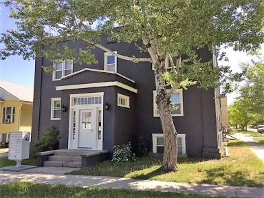 Main picture of 345 S Park St