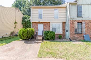 Main picture of 2453 Chiswood St