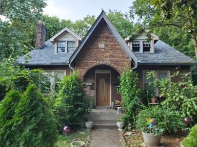 Main picture of 2017 Greenwood Ave