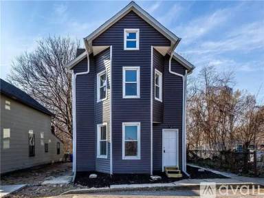 Main picture of 2805 Queen Ave
