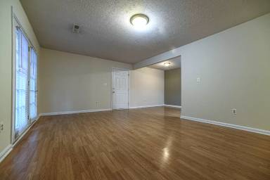 Main picture of 114 Edgewood Dr
