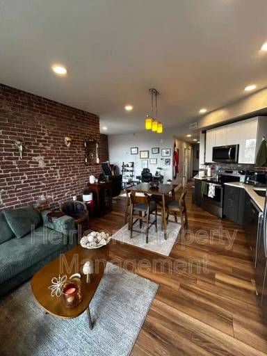 Main picture of 1509 E Superior St