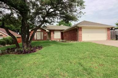 Main picture of 102 Chimney Rock Ct