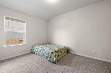 Main picture of 933 Main St