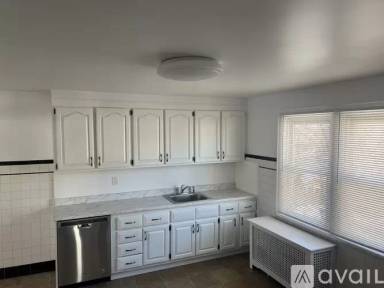 Main picture of 34 Oak St