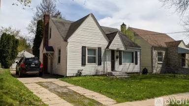 Main picture of 1410 Victoria Ave