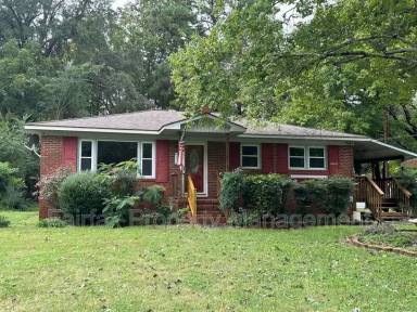 Main picture of 118 N Oak St
