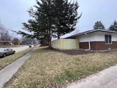 Main picture of 1107 E Willard St