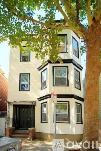 Main picture of 224 Chelsea St