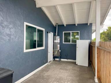 Main picture of 40 Quintard St