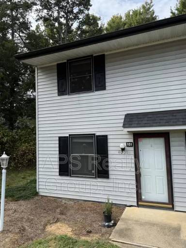 Main picture of 4001 S Bend Dr