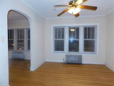 Main picture of 7516 N Hoyne Ave