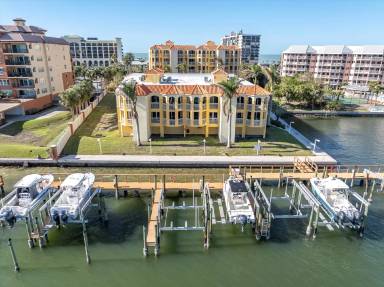 Main picture of 5353 Gulf Blvd