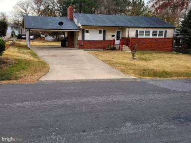 Main picture of 2409 Lackawanna St
