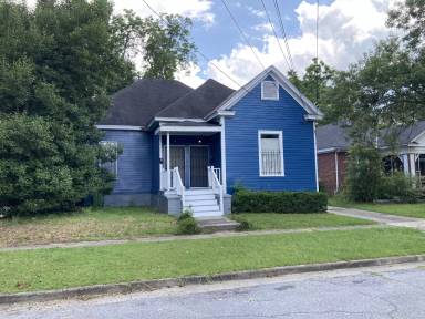 Main picture of 1340 Rhodes St