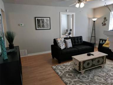 Main picture of 200 NE 14th Street - Walnut - A1