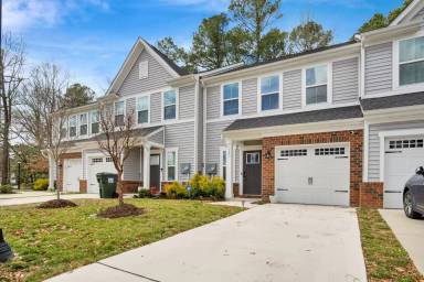 Main picture of 105 Stegg St