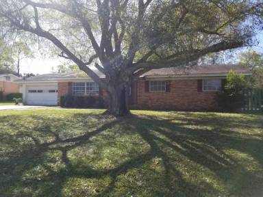 Main picture of 1484 Avenue H NE