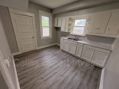 Main picture of 448 W Wildwood Ave