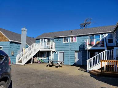 Main picture of 3210 SW Anchor Ave