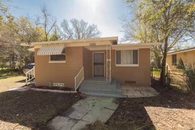 Main picture of 1484 W 24th St