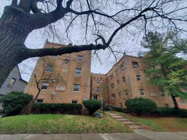 Main picture of 2340 Victory Pkwy