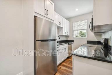 Main picture of 325 15th Ave NE