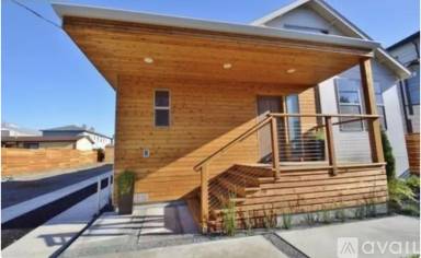 Main picture of 2826 Myrtle St