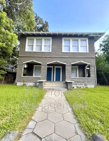 Main picture of 2561 Rosselle St