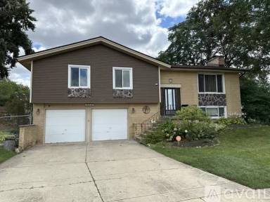 Main picture of 1073 Oakwood Ct